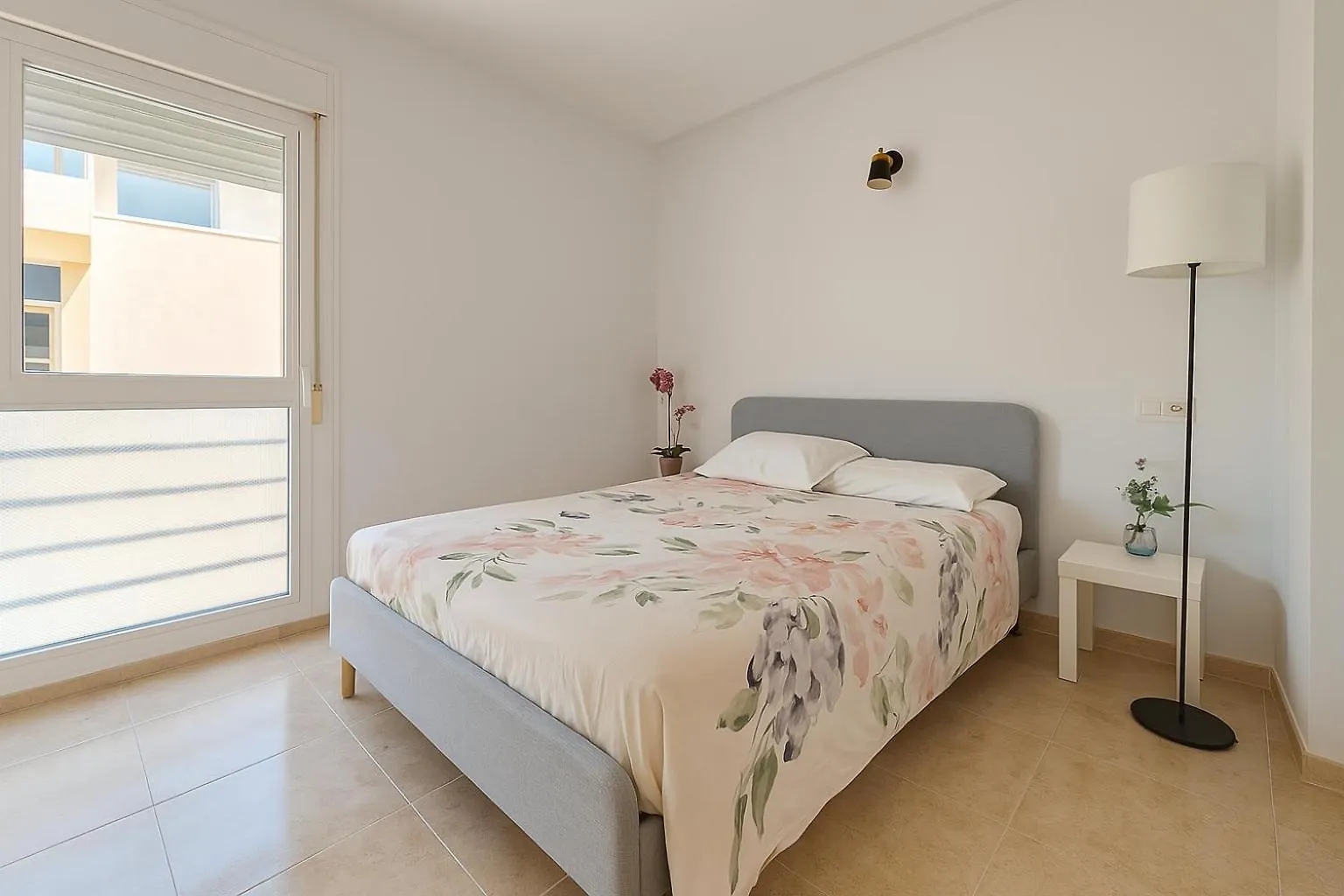Apartamento A 50 Metros De La Playa. contacts